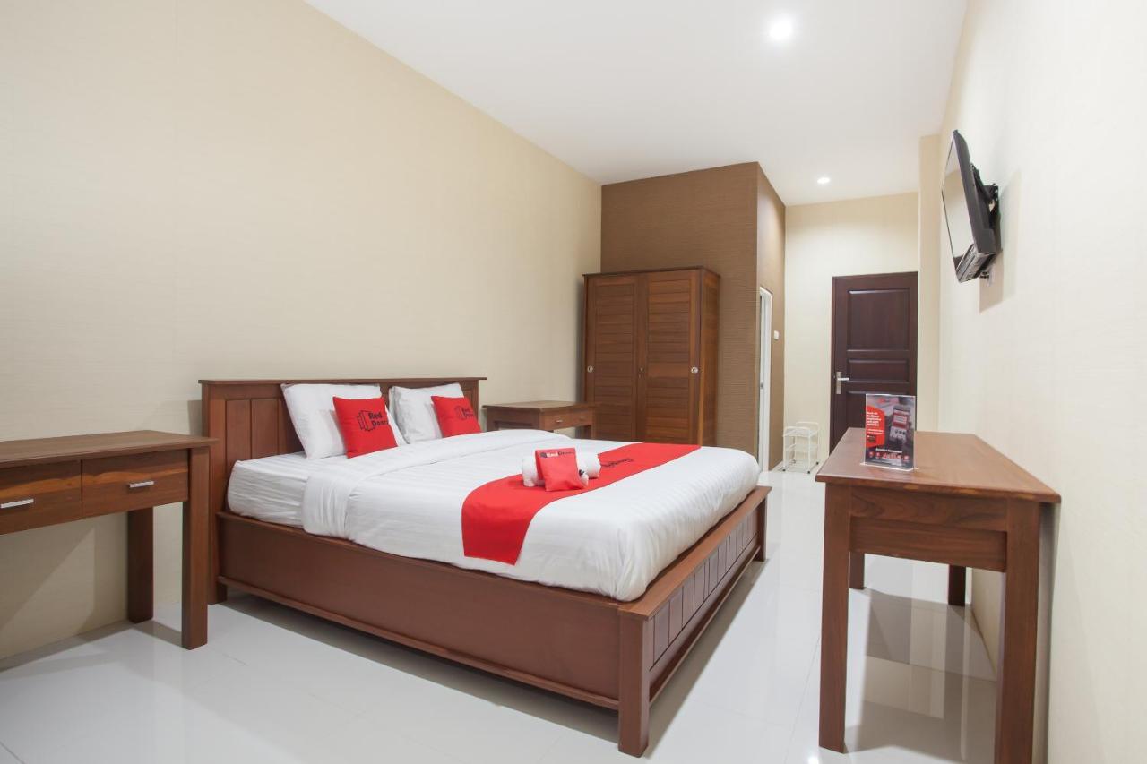 סוראבאיה Reddoorz Near Universitas Wijaya Kusuma מראה חיצוני תמונה