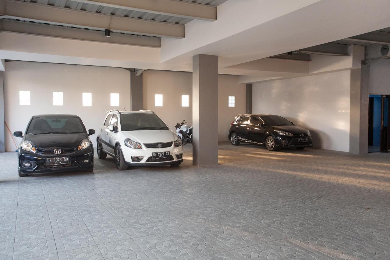 סוראבאיה Reddoorz Near Universitas Wijaya Kusuma מראה חיצוני תמונה
