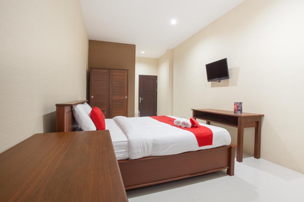 סוראבאיה Reddoorz Near Universitas Wijaya Kusuma מראה חיצוני תמונה