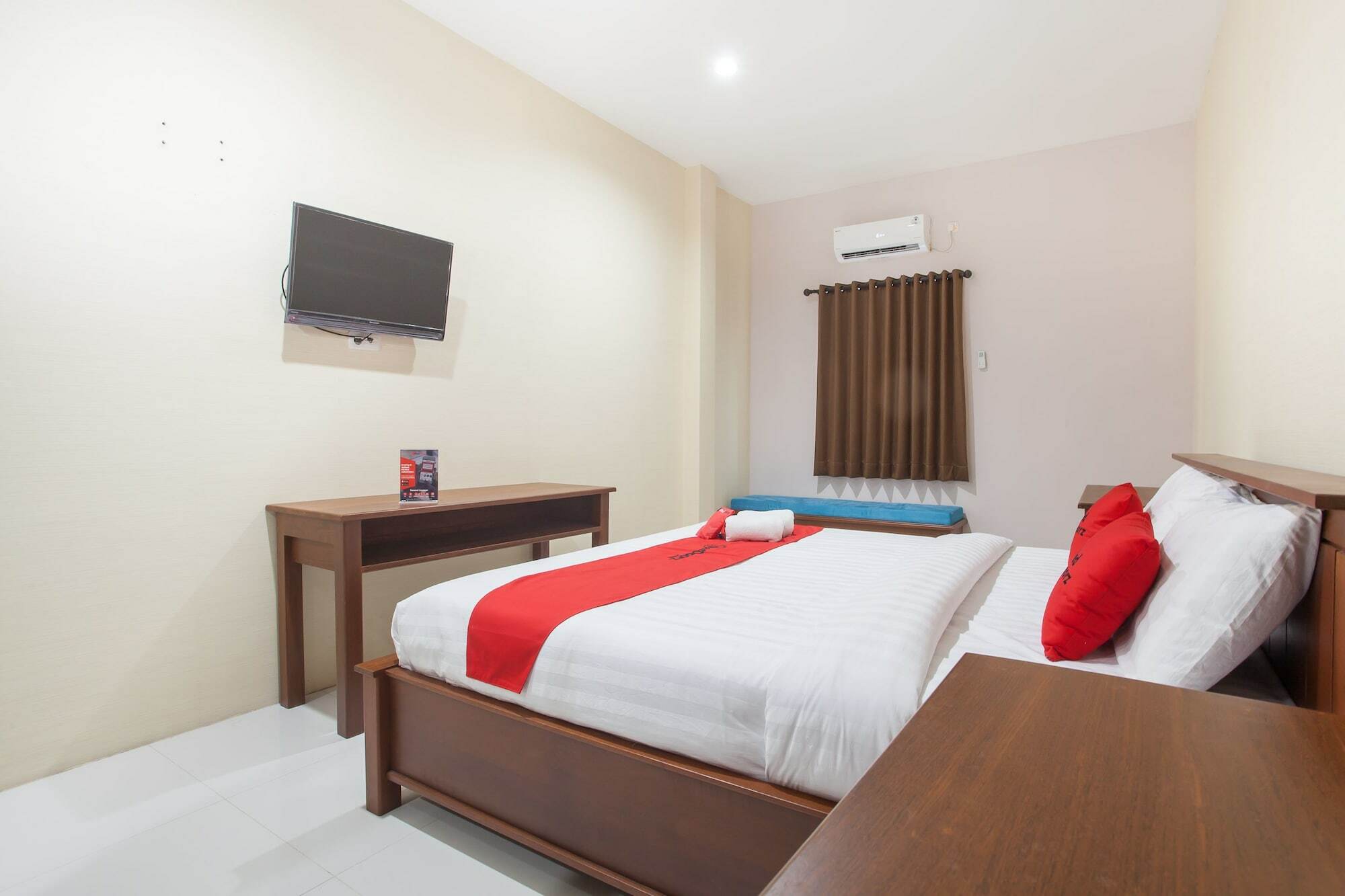 סוראבאיה Reddoorz Near Universitas Wijaya Kusuma מראה חיצוני תמונה