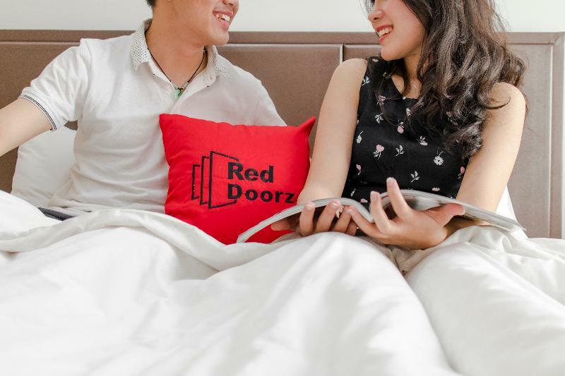 סוראבאיה Reddoorz Near Universitas Wijaya Kusuma מראה חיצוני תמונה